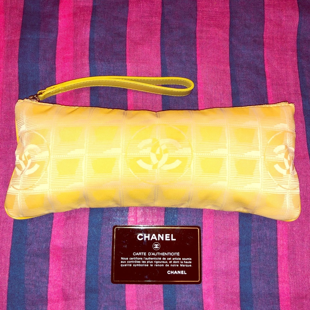 Vintage Chanel New Travel Line Wristlet 🔥